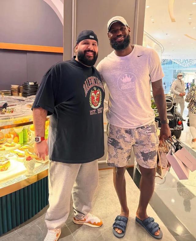 各见两张且 各见两张且